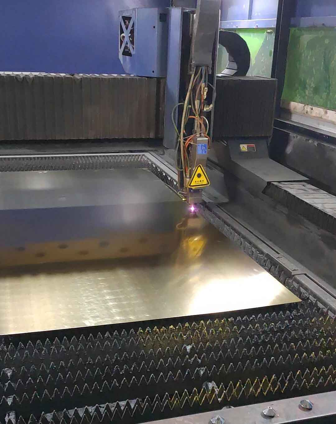 Stainless steel color plate laser cutting